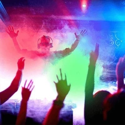12 LED ultraljudsdimmaskin — skapar kall dimma och färgglada ljus