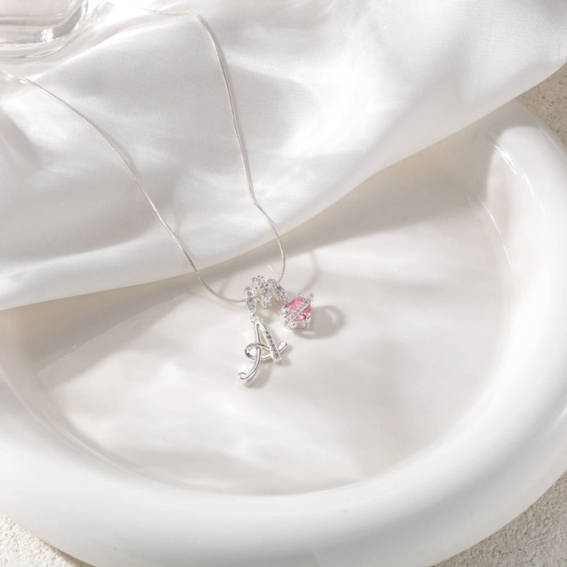 Elegant halsband med hjärtformat hänge