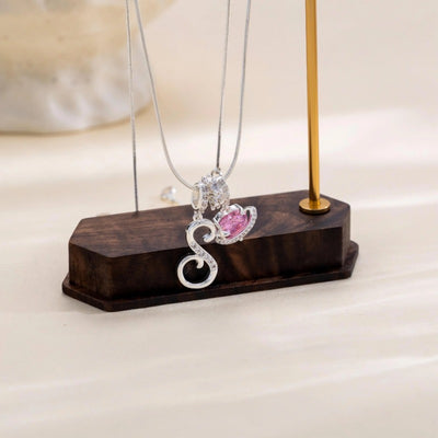 Elegant halsband med hjärtformat hänge